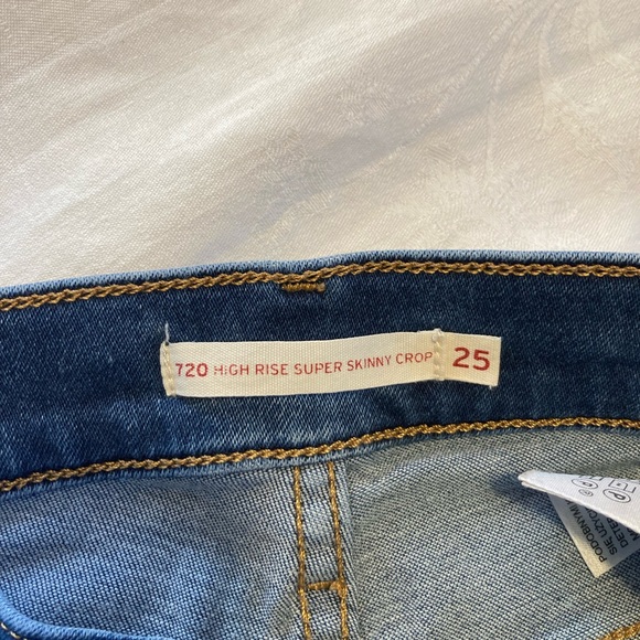 Levi’s 720 High Rise Super Skinny Crop Jeans - Picture 4 of 5